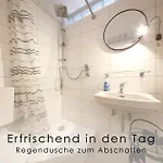 Workation Im Schwarzwald - Ruhig Mit Balkon & Pool 아파트 바이에르스브론